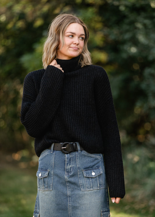 Lula Turtleneck Black Sweater FF Tops