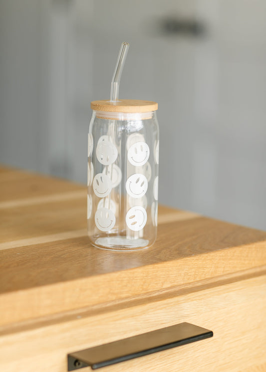 Smiley 17 oz Can Glass with Lid & Straw Gifts