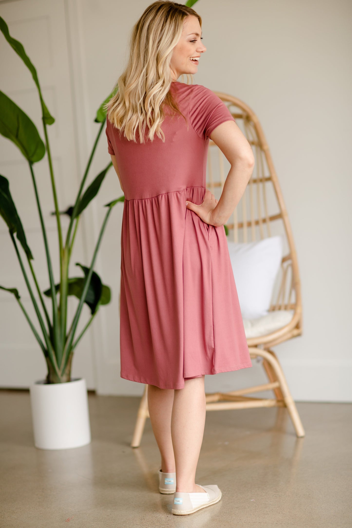 Solid Short Sleeve Midi Dress Dresses