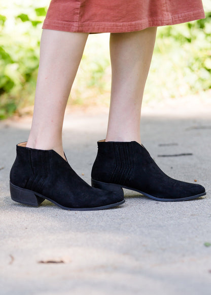 v cute suede black bootie