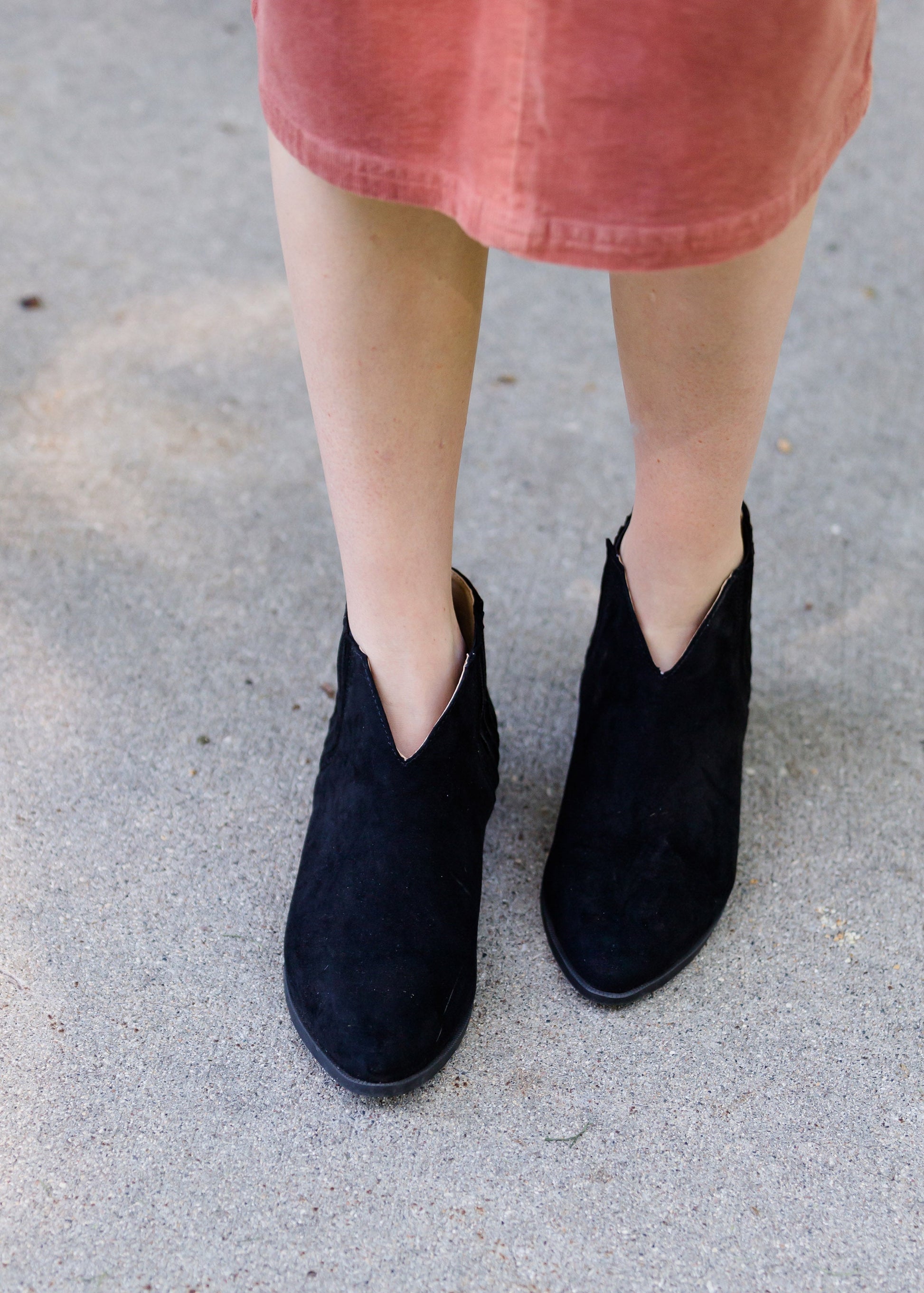 v cute suede black bootie