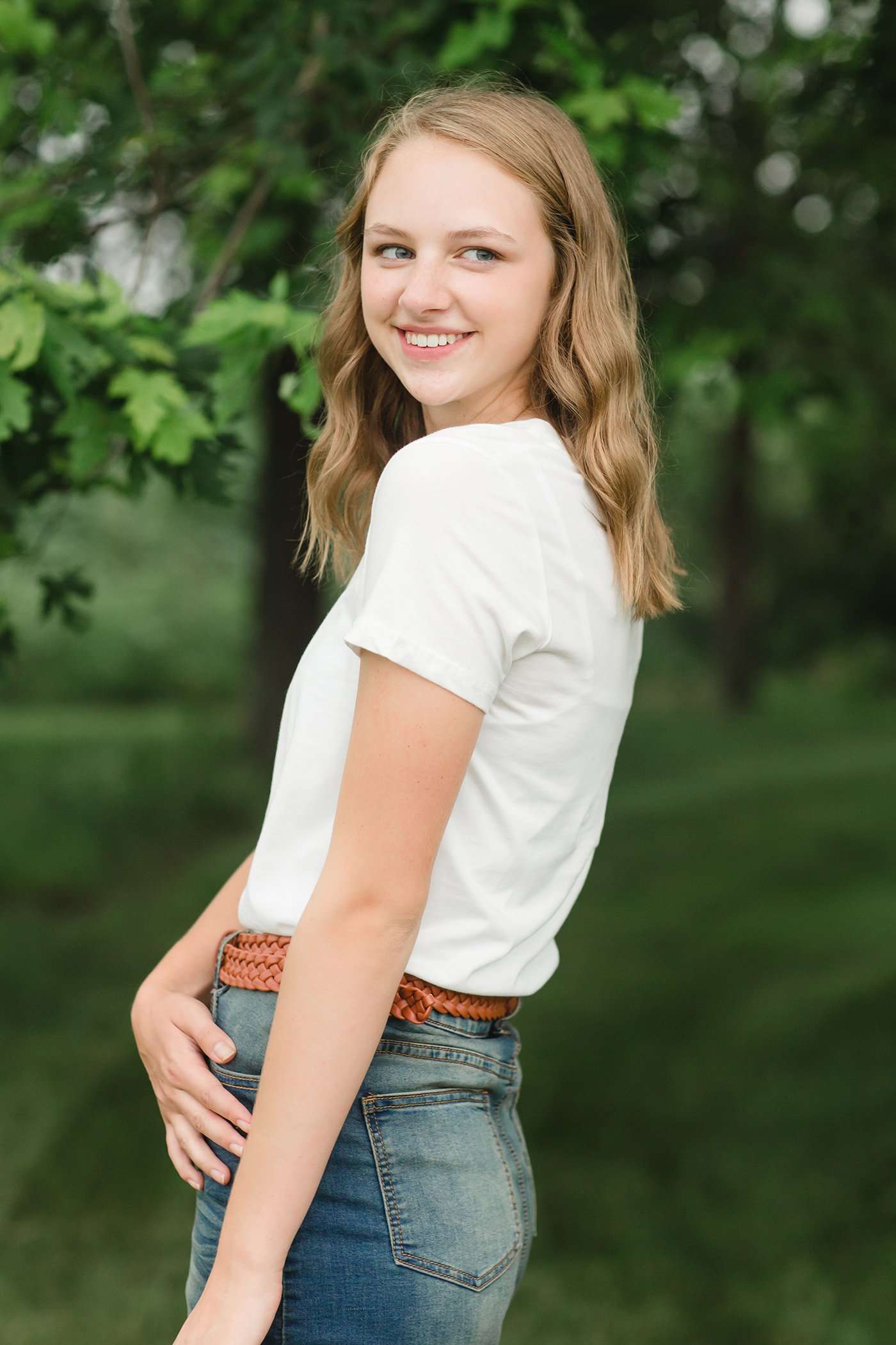 short sleeve v-neck basic cotton tee in ivory.