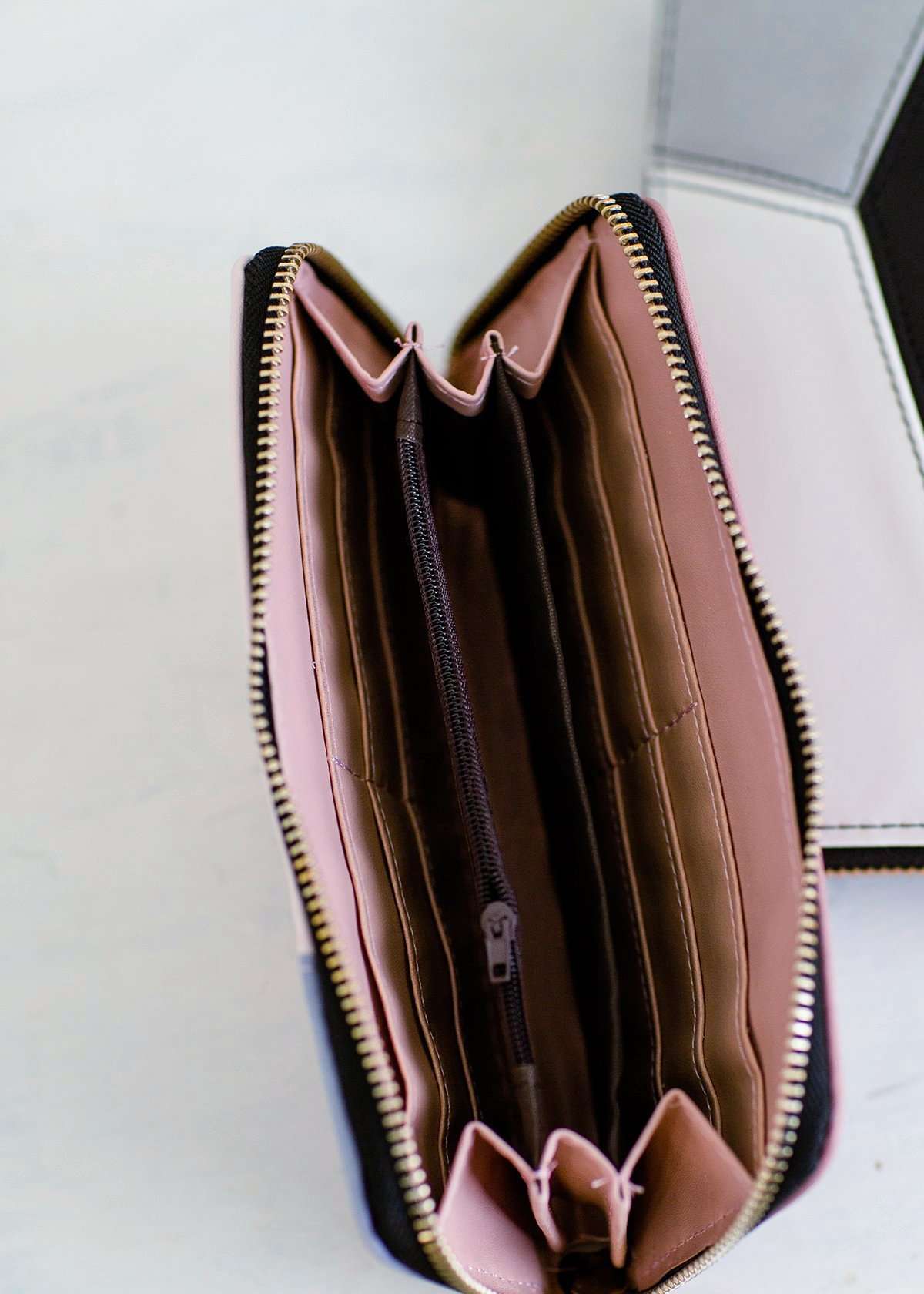 Geomeric Minimalist Wallet with zipper closure and bill divider. Black, white, peach, mauve and mint colors available.