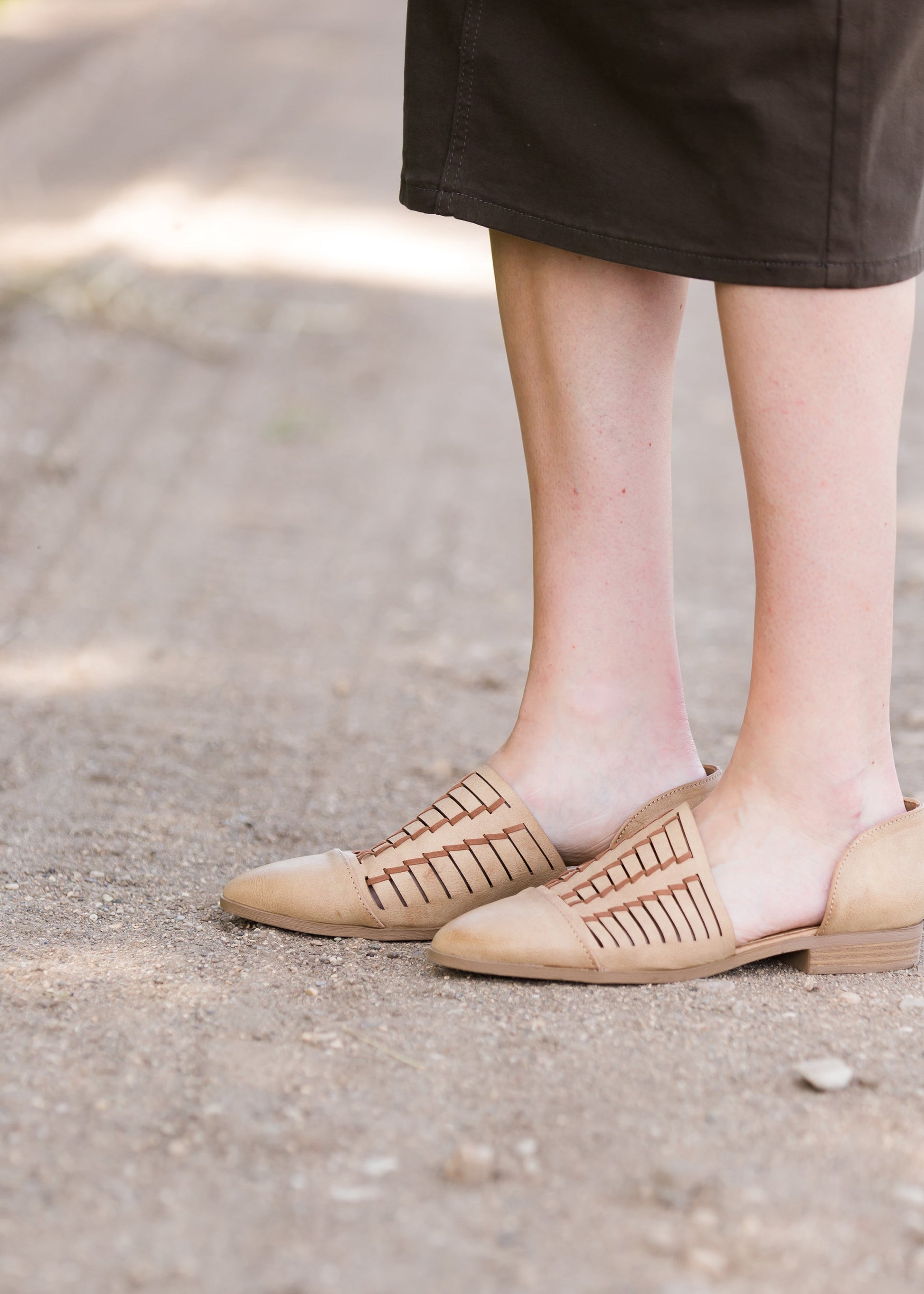 Woven closed toe ballerina shoe