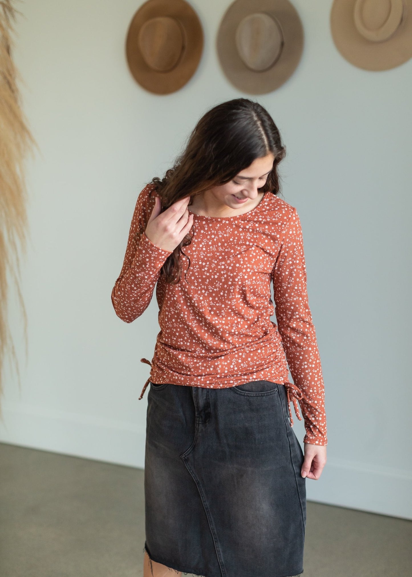 Rust Floral Side Cinch Ribbed Top Tops Staccato