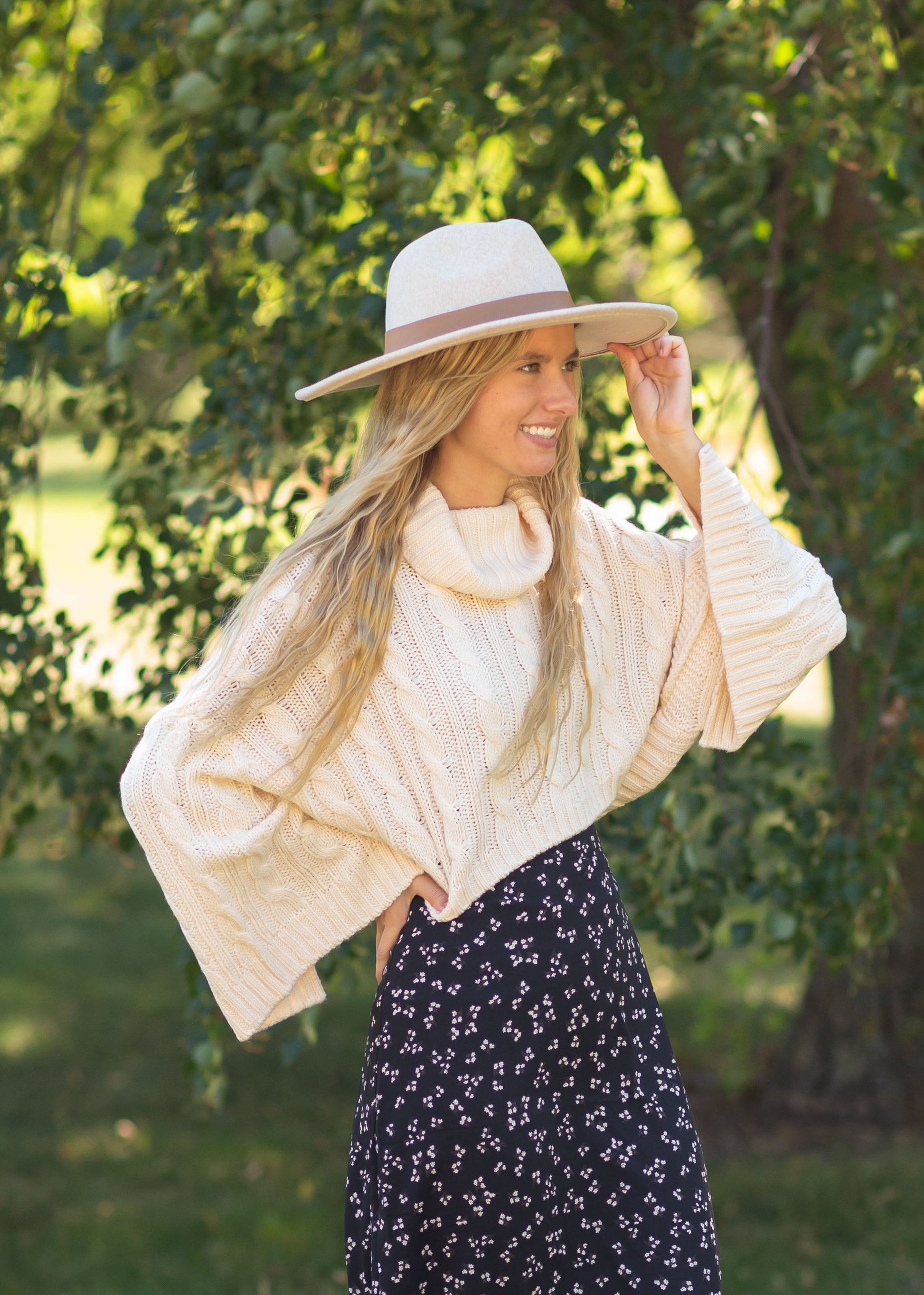 Sloan Knit Cream Short Sweater Tops